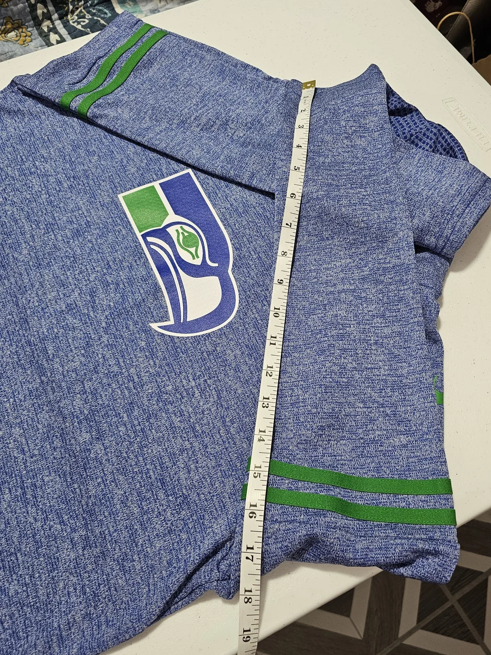 Nike NFL Team Apparel Seattle Seahawks Womens Funnel Neck Dry-Fit Size M